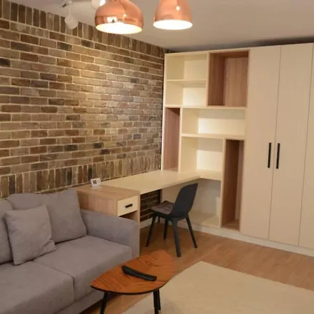 Lovely 2-bedroom Close To The Center Apartman
