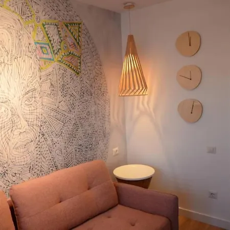 Lovely 2-bedroom Close To The Center Apartman