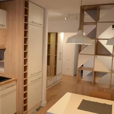 Apartman Lovely 2-bedroom Close To The Center *