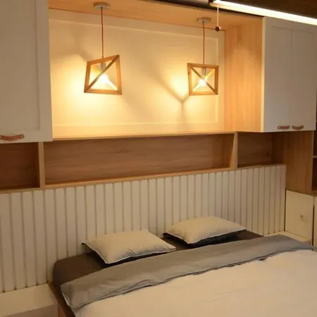 Lovely 2-bedroom Close To The Center *